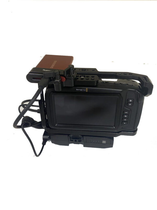 Câmera Cinema Pocket 6K Blackmagic Design + acessórios (usada) - Imagem 2