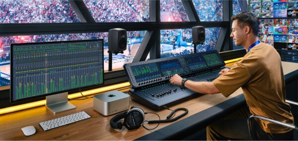 Blackmagic Design Fairlight Live Audio Panel 40 Desktop Control Surface - Imagem 4